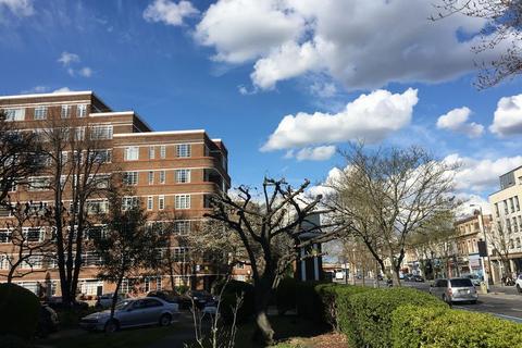 1 bedroom flat to rent, Du Cane Court, Balham High Road Balham SW17 7JU.