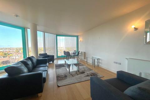 3 bedroom apartment to rent, Vantage Building, Station Approach, UB3