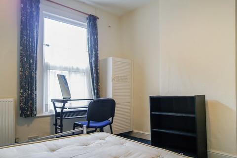 3 bedroom terraced house to rent, Tiverton Road, Birmingham B29