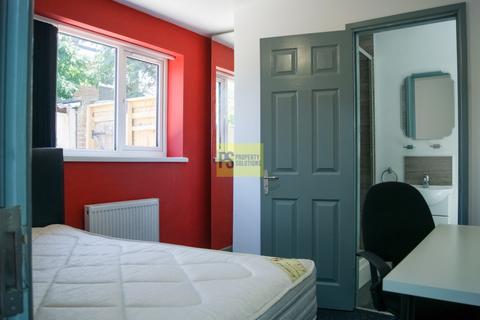 8 bedroom end of terrace house to rent, Hobart Croft, Birmingham B7