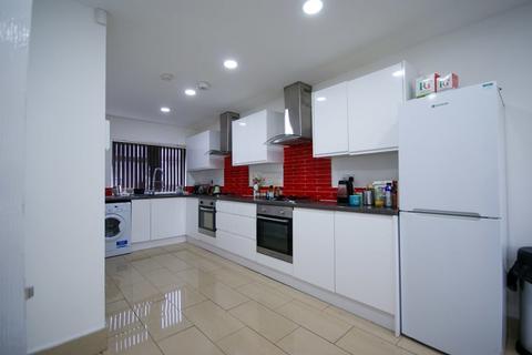 8 bedroom end of terrace house to rent, Rookery Road, Birmingham B29