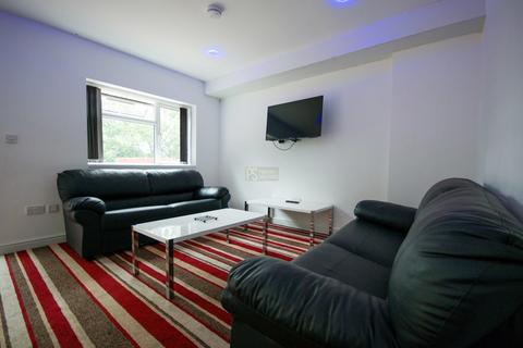 8 bedroom end of terrace house to rent, Rookery Road, Birmingham B29