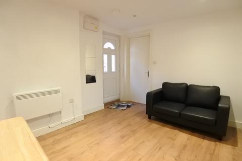 1 bedroom flat to rent, High Road, Willesden Green, London NW10