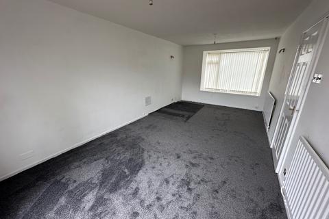 3 bedroom terraced house to rent, Gainsborough Drive, Sydenham, CV31 1RL