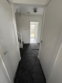 3 bedroom terraced house to rent, Gainsborough Drive, Sydenham, CV31 1RL