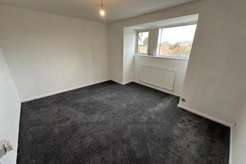 3 bedroom terraced house to rent, Gainsborough Drive, Sydenham, CV31 1RL