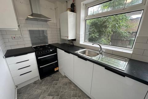 3 bedroom terraced house to rent, Gainsborough Drive, Sydenham, CV31 1RL