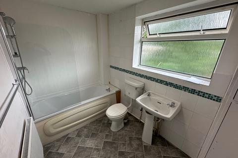 3 bedroom terraced house to rent, Gainsborough Drive, Sydenham, CV31 1RL