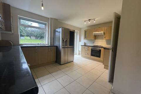3 bedroom semi-detached house to rent - Woodgreen Croft,  Oldbury, B68