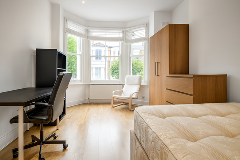 2 bedroom flat to rent, College Place, Camden Town, NW1