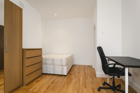 2 bedroom flat to rent, College Place, Camden Town, NW1