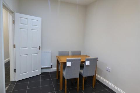 4 bedroom apartment to rent - Moxon Street