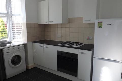 2 bedroom end of terrace house to rent, Bushey Road, Raynes Park, SW20