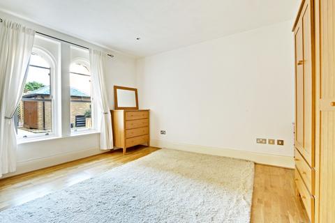 1 bedroom apartment to rent, Princess Park Manor, London N11