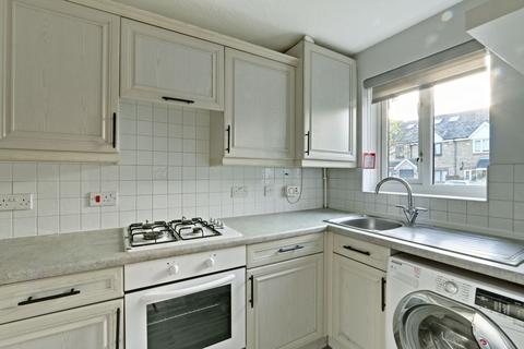 2 bedroom house to rent, Duchess Close, London N11