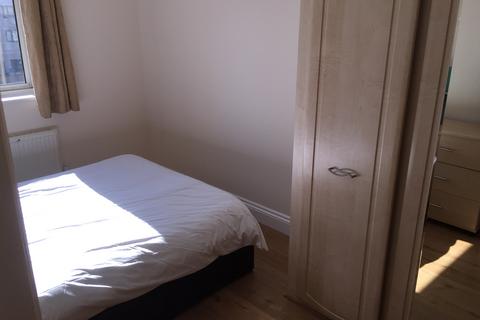 3 bedroom flat to rent, Marys Court, , Palgrave Gardens, London NW1