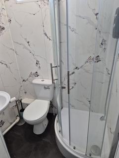 Studio to rent, Freehold Street
