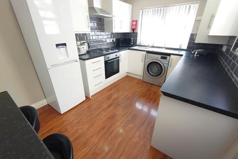 6 bedroom terraced house to rent - Hannan Road