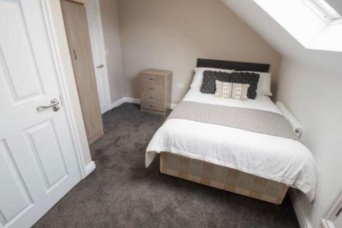 6 bedroom terraced house to rent, Hannan Road