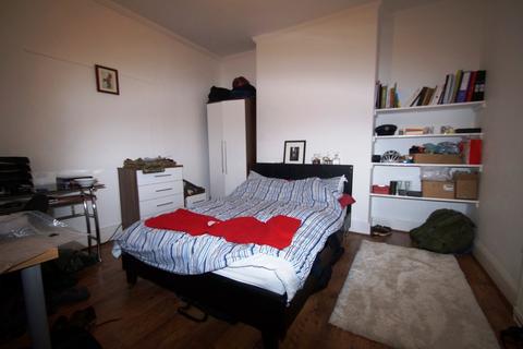 5 bedroom terraced house to rent, Sutton Street