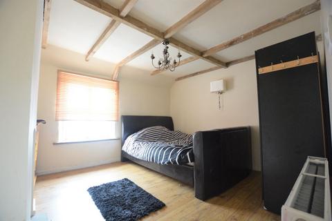 2 bedroom semi-detached house to rent, Potter street