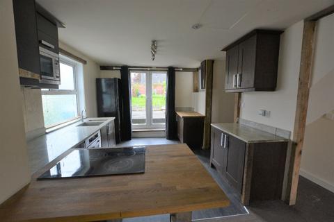 2 bedroom semi-detached house to rent, Potter street