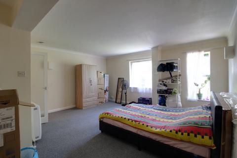 Studio to rent, 65-66 St. Helens Road, Hastings, East Sussex TN34