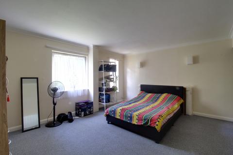 Studio to rent, 65-66 St. Helens Road, Hastings, East Sussex TN34