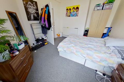 5 bedroom house to rent, St Michaels Crescent, Headingley