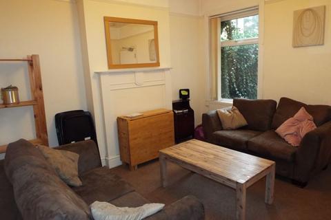 4 bedroom terraced house to rent, Warwards Lane, Selly Oak, Birmingham, B29 7RA