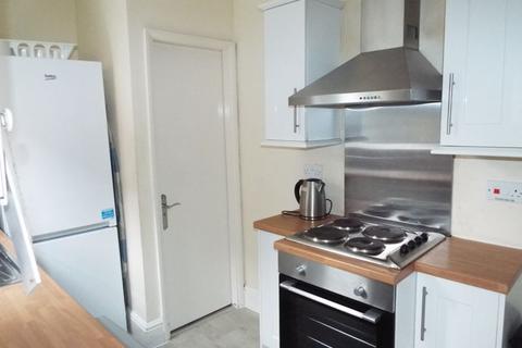 4 bedroom terraced house to rent, Warwards Lane, Selly Oak, Birmingham, B29 7RA