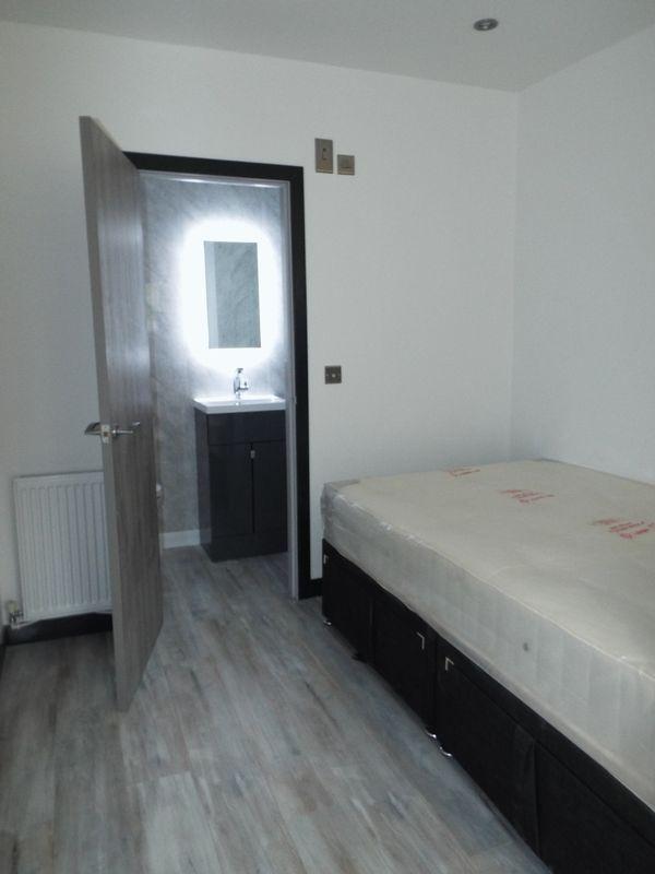 Bedroom to en-suite