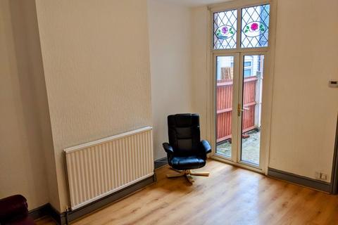 4 bedroom terraced house to rent, First Avenue, Selly Park, Birmingham, B29 7NS