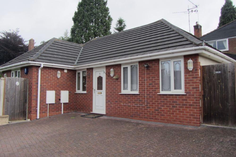 Hall Lane, Hagley, Stourbridge, DY9 2 bed detached bungalow £675 pcm