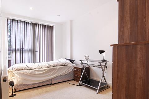 3 bedroom apartment to rent, Gloucester Court, Bermondsey