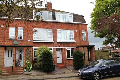 2 bedroom ground floor flat to rent, Cheyne Court, Park Road, Banstead, Surrey, SM7