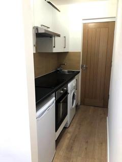 Studio to rent, Elm Park Road,  Reading,  RG30