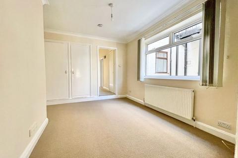 1 bedroom apartment to rent, Claygate, Esher