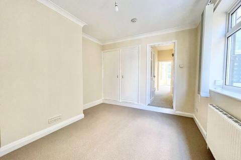 1 bedroom apartment to rent, Claygate, Esher