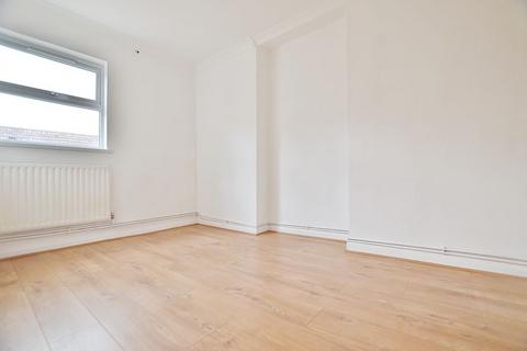 4 bedroom maisonette to rent, Stoke Newington Road, Stoke Newington N16