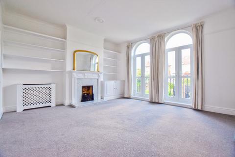 4 bedroom semi-detached house to rent, Broadhurst Close
