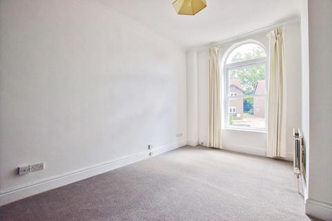 4 bedroom semi-detached house to rent, Broadhurst Close
