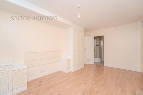 2 bedroom flat to rent, Langham Gardens, Ealing, W13