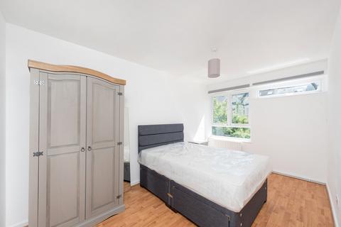 2 bedroom flat to rent, Dingwall Road, Earlsfield, SW18