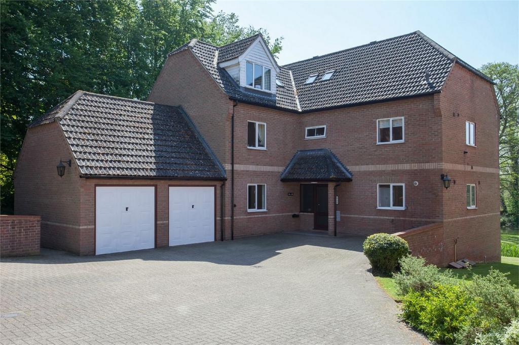The Waterside, Lower Hellesdon, Norwich 3 bed flat £350,000