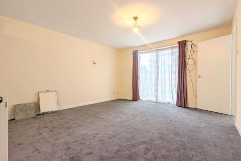 2 bedroom terraced house to rent - Engleheart Drive, Bedfont