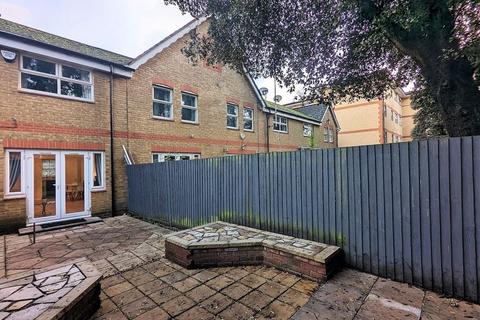 2 bedroom terraced house for sale - BUSCH CLOSE, ISLEWORTH