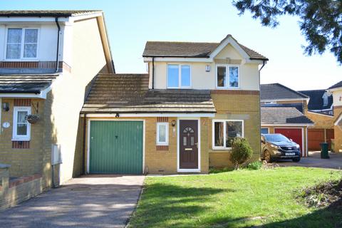 Clitherow Gardens, Southgate, RH10
