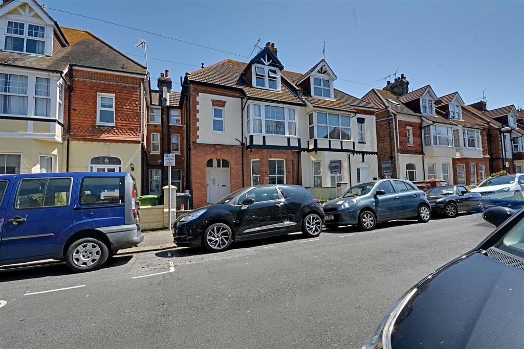 Albany Road, BexhillOnSea 2 bed flat £125,000