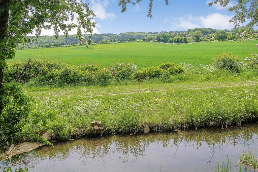 Field, Aston Clinton 4 bed detached house £750,000